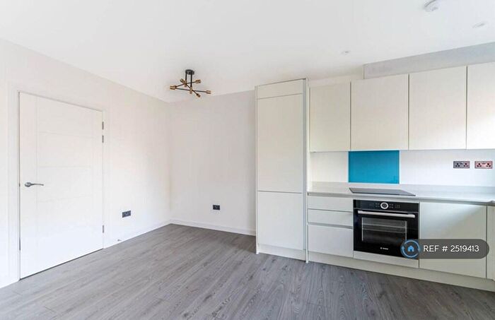2 Bedroom Flat To Rent In High Street, London, CR8