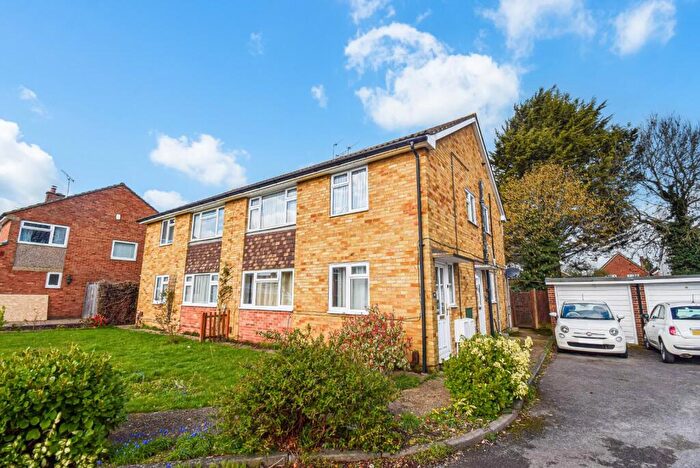 2 Bedroom Maisonette For Sale In Maypole Road, Taplow, Buckinghamshire, SL6