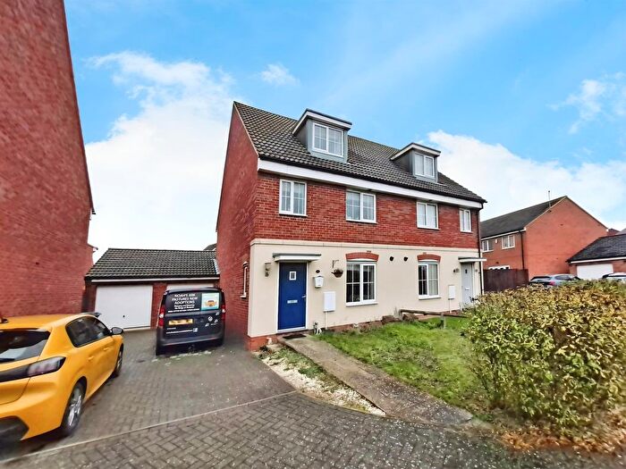 4 Bedroom Semi Detached House For Sale In Kelburn Road, Orton Northgate, Peterborough, PE2