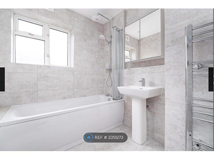 2 Bedroom Maisonette To Rent In Cherry Orchard, West Drayton, UB7