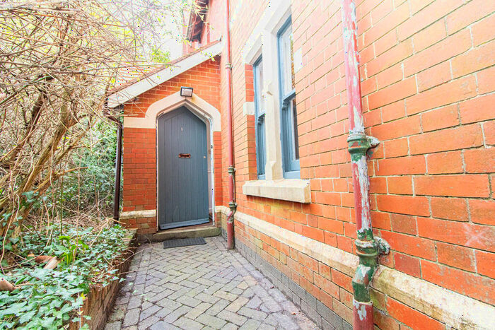 2 Bedroom Mews To Rent In Llantrisant Road, Cardiff, CF5