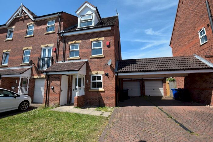 3 Bedroom Semi-Detached House To Rent In Birchwood View, Gainsborough, DN21