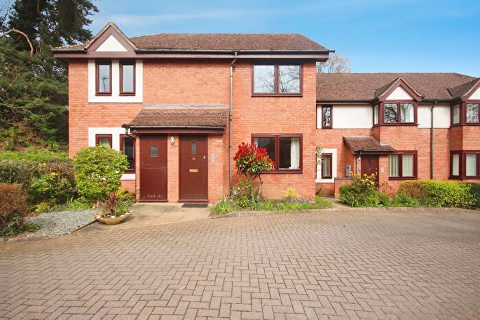 2 Bedroom Apartment For Sale In Garden Court, Warwick, CV34