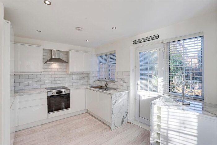 2 Bedroom End Of Terrace House To Rent In Spinningdale, Arnold, Nottinghamshire, NG5
