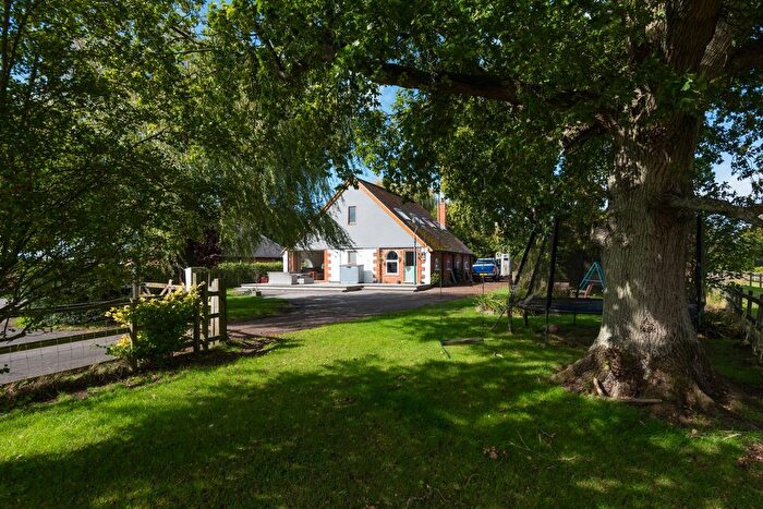 4 Bedroom Barn Conversion For Sale In Bevenden Barn, Great Chart, TN26