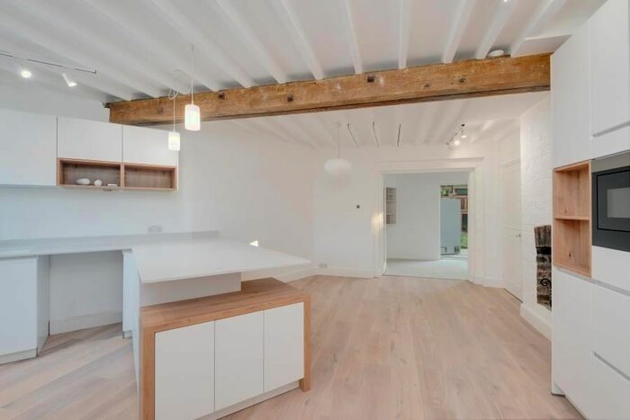 4 Bedroom Maisonette To Rent In King Henry's Road, London, NW3