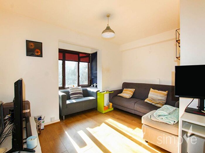 1 Bedroom Flat To Rent In Marina Approach, Hayes, Middlesex, UB4
