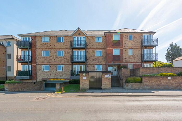2 Bedroom Flat To Rent In Old Watford Road, Bricket Wood, St. Albans, AL2