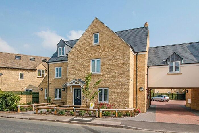 2 Bedroom Flat For Sale In Shipton Road, Woodstock, OX20