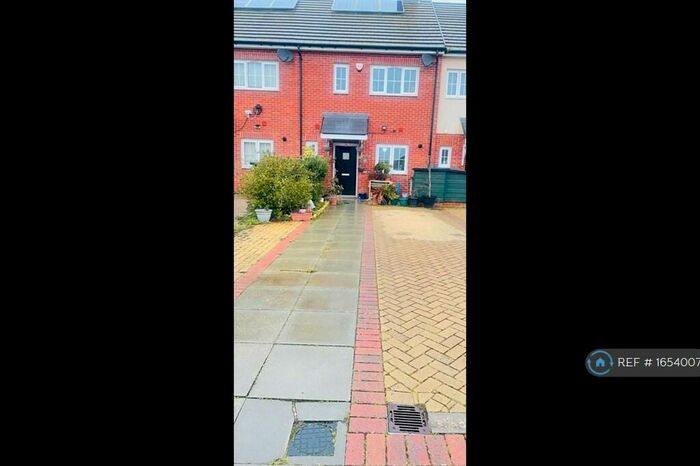 3 Bedroom Terraced House To Rent In Twist Way, Slough, SL2