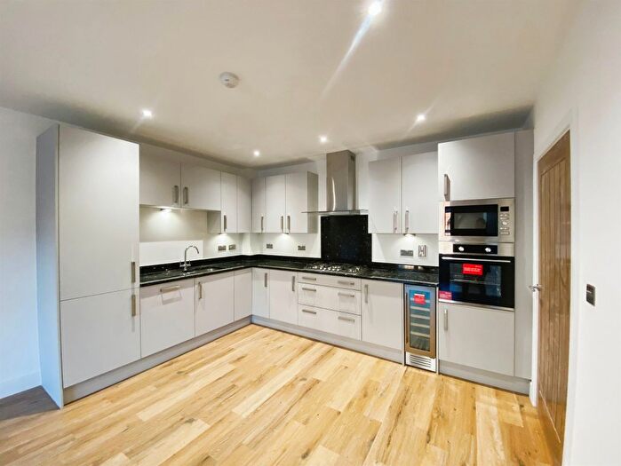 3 Bedroom Semi-Detached House For Sale In Bridge Road, Nottingham, NG8