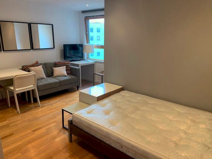 Apartment To Rent In Gateway East, Marsh Lane, LS9