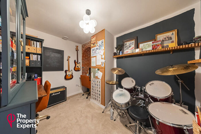 4 Bedroom Semi-Detached House For Sale In Sulhamstead Road, Reading, RG30