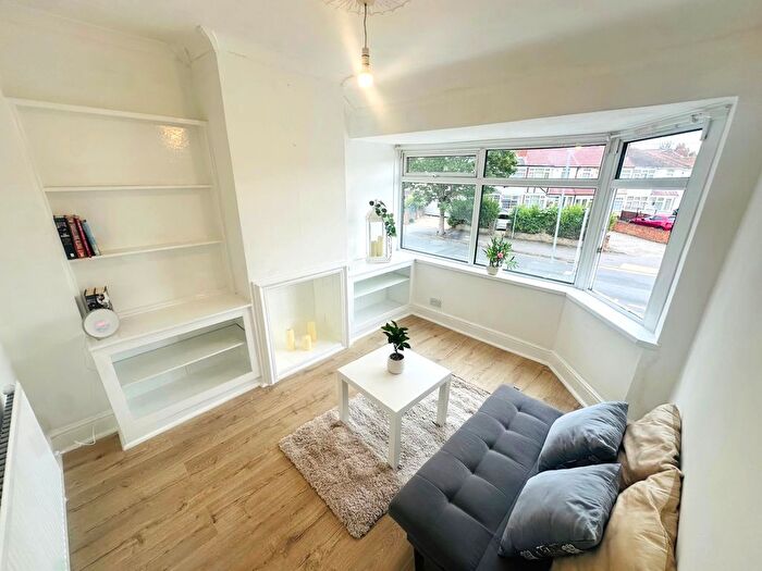 1 Bedroom Flat To Rent In Balmoral Drive, Hayes, UB4