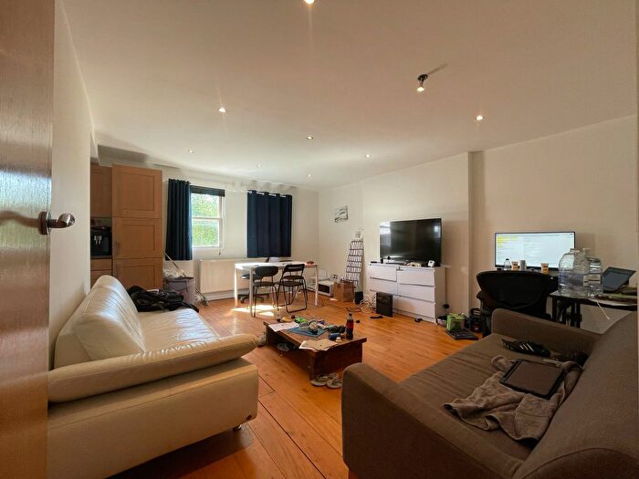 2 Bedroom Flat To Rent In Madeley Road, Ealing, W5