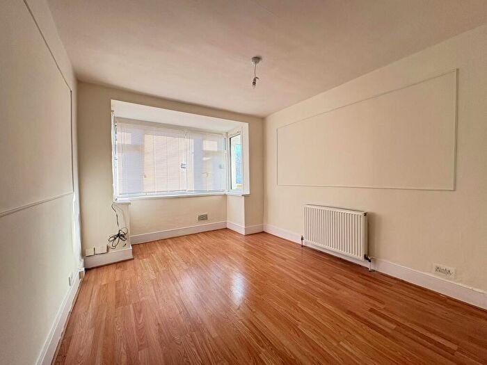2 Bedroom House To Rent In Ramsay Road, Forest Gate, E7