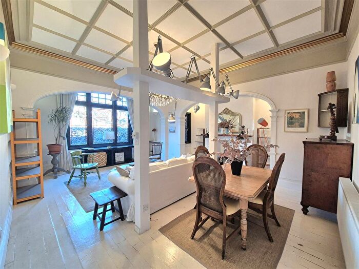 1 Bedroom Flat To Rent In Heathfield Park, Willesden Green, NW2