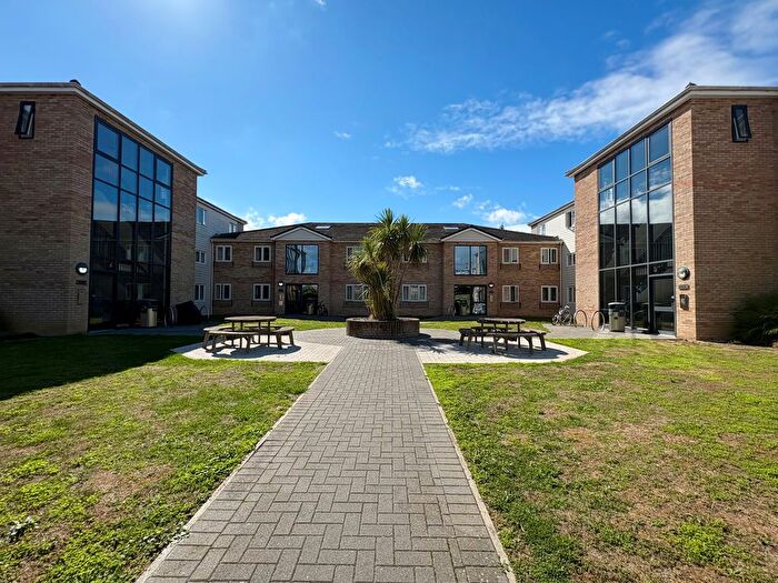 1 Bedroom Flat To Rent In Queens Court, Gillingham, ME8