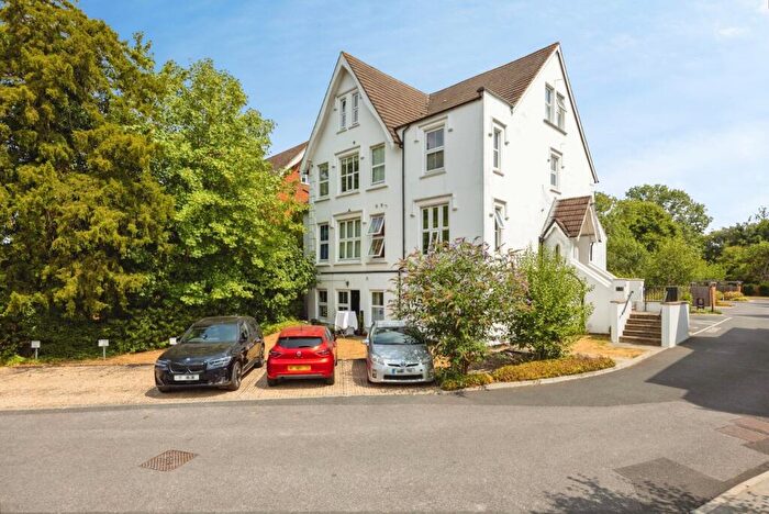 2 Bedroom Flat For Sale In London Road, Guildford, Surrey, GU1