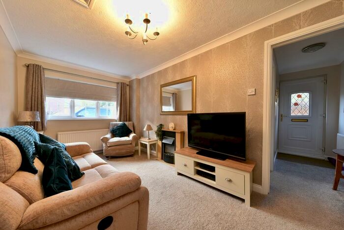 1 Bedroom Semi-Detached Bungalow To Rent In St. Andrews Drive, Stevenage, SG1