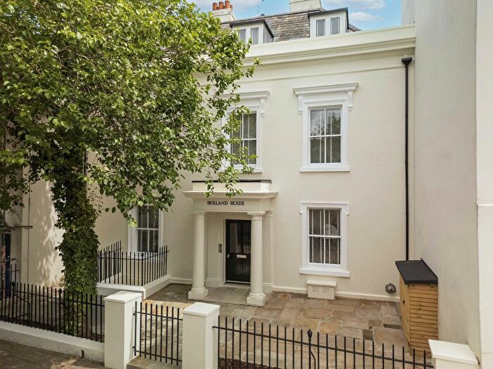 1 Bedroom Flat For Sale In Church Street, Isleworth, TW7