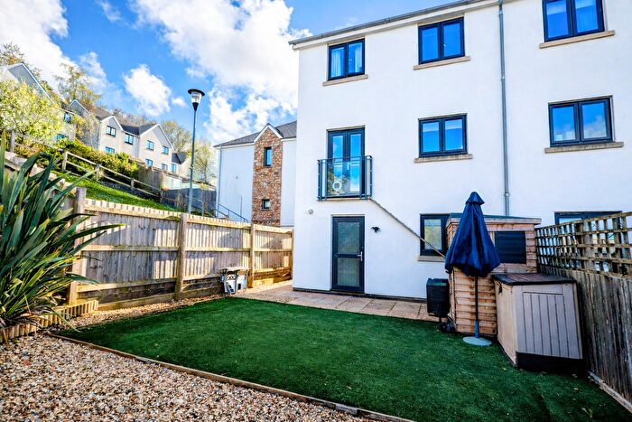 3 Bedroom End Of Terrace House For Sale In Dell Court, Newton Abbot, TQ12