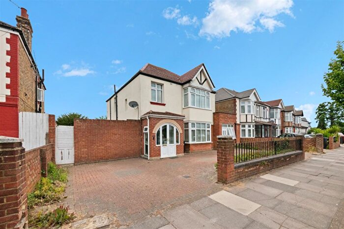 5 Bedroom Detached House For Sale In Dormers Wells Lane, Southall, UB1