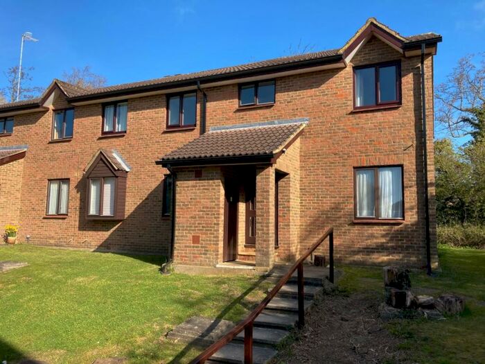 1 Bedroom Apartment To Rent In Park View Road, Redhill, RH1