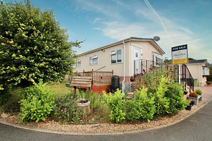 2 Bedroom Park Home For Sale In Kingsmead Park, Swinhope, LN8