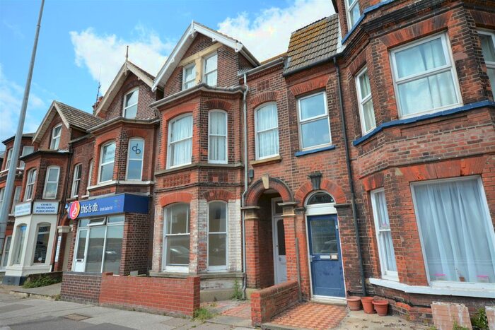 1 Bedroom Flat To Rent In Battery Green Road, Lowestoft, Suffolk, NR32