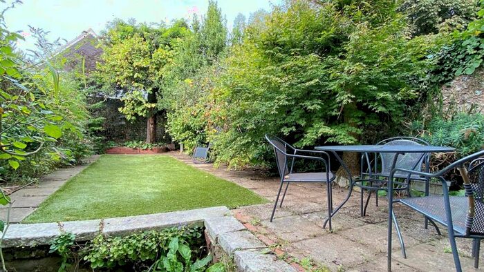 1 Bedroom Flat To Rent In Vernon Terrace - Suberb Patio Garden, BN1