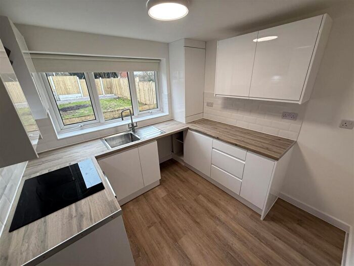 3 Bedroom Link Detached House To Rent In Sion Hills, Kidderminster, DY10