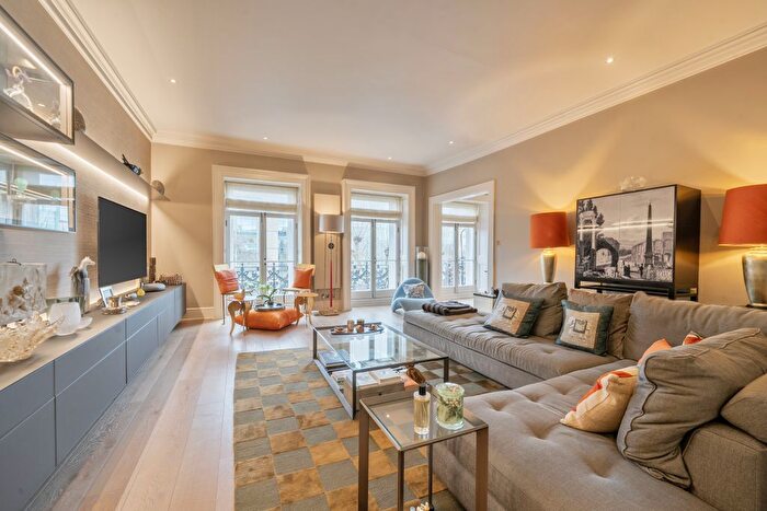 2 Bedroom Flat For Sale In Queen's Gate, London, SW7