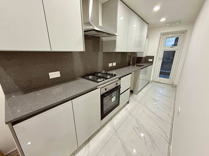 3 Bedroom Flat To Rent In Colchester Avenue, London, E12