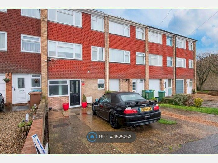 4 Bedroom Terraced House To Rent In Cam Mead, Aylesbury, HP21