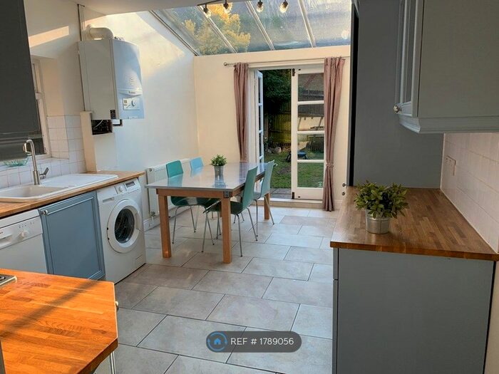 2 Bedroom Maisonette To Rent In Dorothy Road, London, SW11