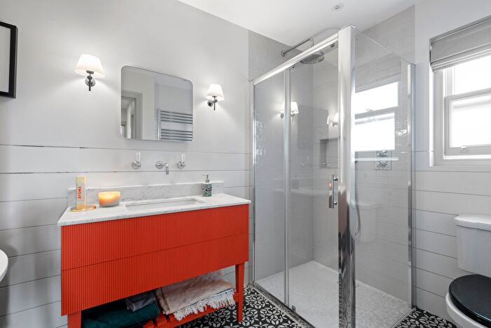 2 Bedroom Flat For Sale In Drakefield Road, SW17