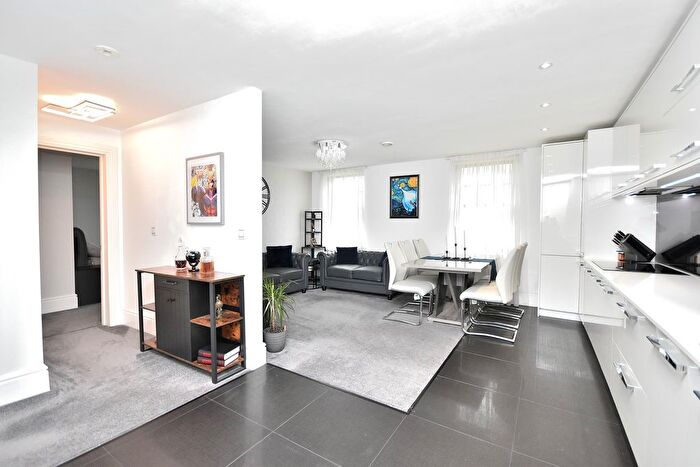 2 Bedroom Flat For Sale In Clickers Drive, Northampton, NN5