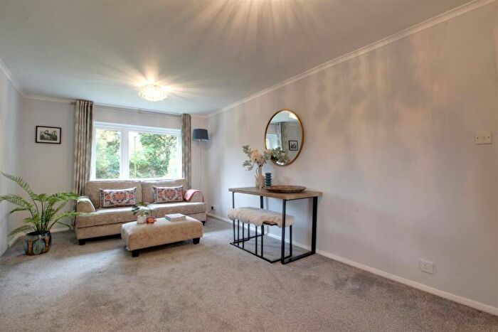 1 Bedroom Apartment For Sale In White Hill Court, Berkhamsted, HP4