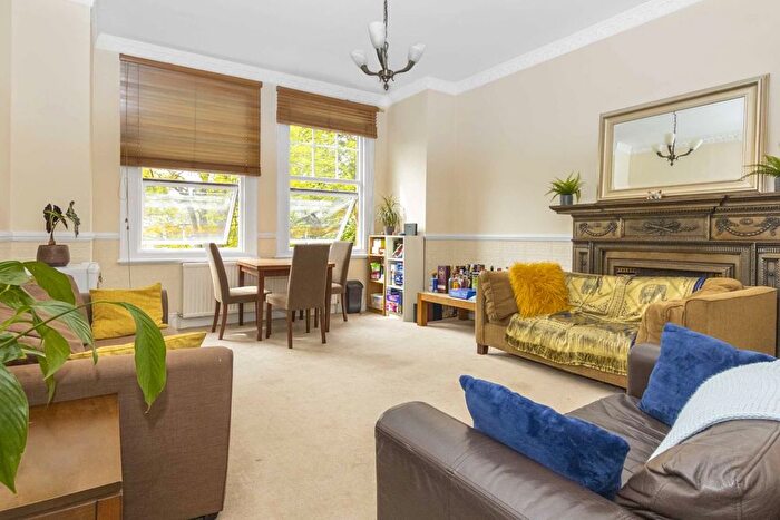3 Bedroom Flat To Rent In Madeley Road, Ealing, W5