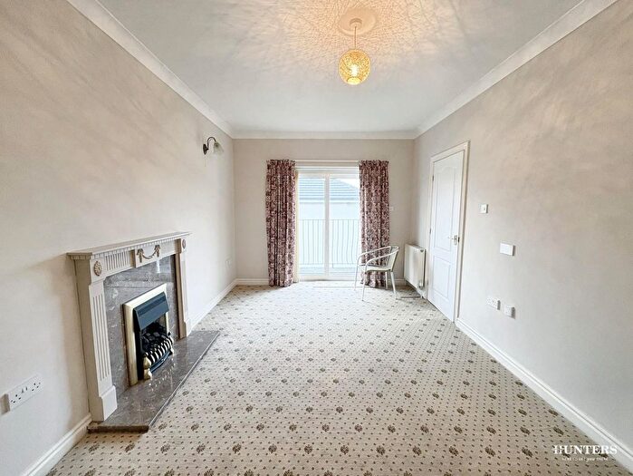 1 Bedroom Flat For Sale In Old Bank Road, Earlsheaton, Dewsbury, WF12