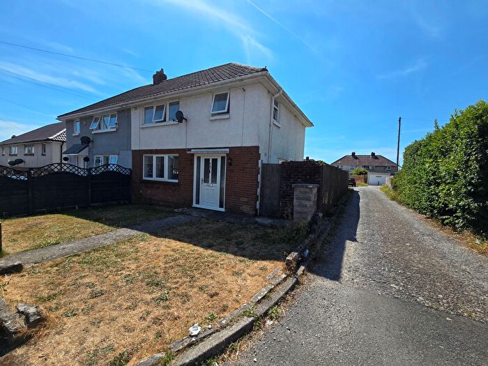 3 Bedroom Semi-detached House For Sale In Waunscil Avenue, Bridgend, CF31