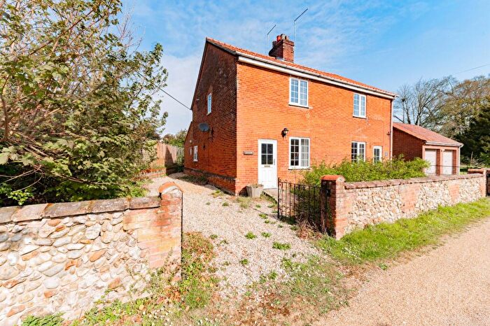 2 Bedroom Cottage For Sale In The Green, Gressenhall, NR20