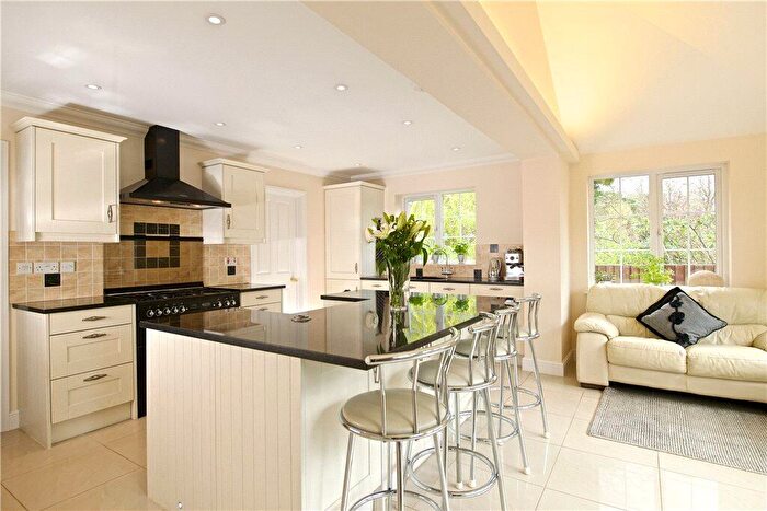 5 Bedroom Detached House For Sale In Towcester Road, Blisworth, Northamptonshire, NN7