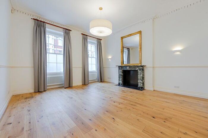 3 Bedroom Maisonette To Rent In Southampton Row, London, Bloomsbury, WC1B