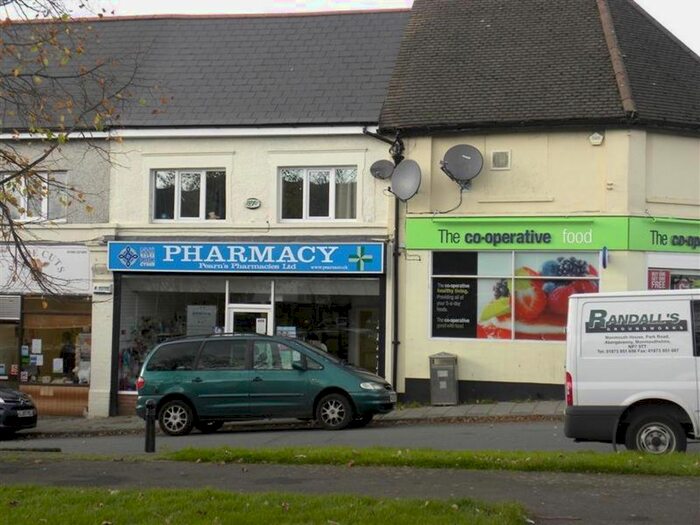 2 Bedroom Flat To Rent In Village Court, Penrhiw Avenue, Oakdale, Blackwood, NP12