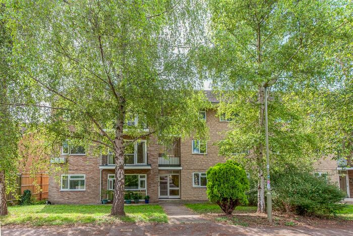 2 Bedroom Flat For Sale In Glyme Close, Woodstock, OX20