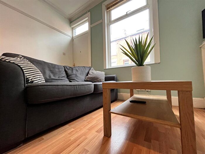 3 Bedroom Terraced House To Rent In Burley Lodge Terrace, Hyde Park, Leeds, LS6