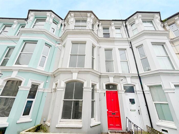 4 Bedroom Terraced House For Sale In St. Andrews Square, Hastings, TN34