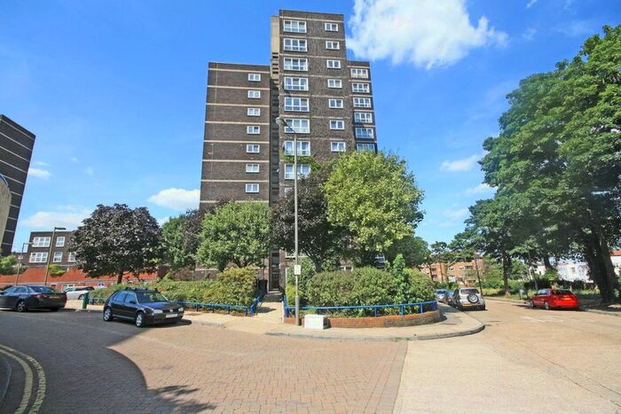 2 Bedroom Flat To Rent In Ludovick Walk, London, SW15